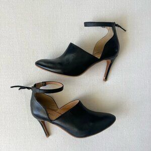 Marais leather cut out heel w ankle strap 🖤